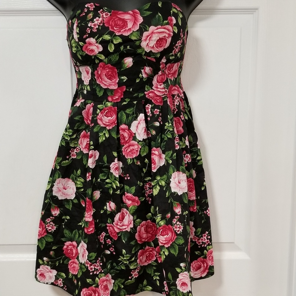 🌻5 for$20🌻Floral Black Strapless Dress